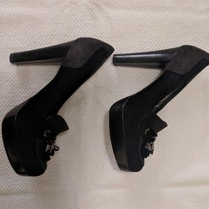 Stewart Wiezman Grey and black platform heels 7.5